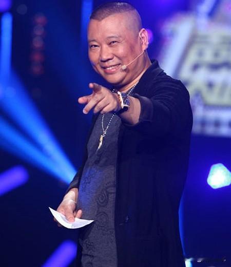 翻完郭德纲早年访谈才懂：他哪里是被排挤，是主动把圈子的窗户纸捅破了。
 
最近翻
