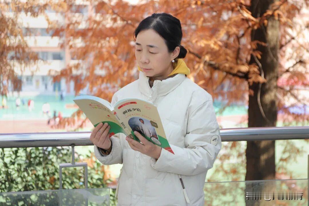 王洁，汉中市实验中学语文教师，汉中市教学能手，“国培计划”的指导老师。执教多年，