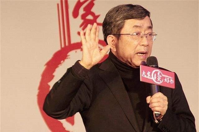 文坛巨匠余秋雨自述孤独常伴身旁，他的人生其实一直十分苍凉悲凉
1992年初，北京