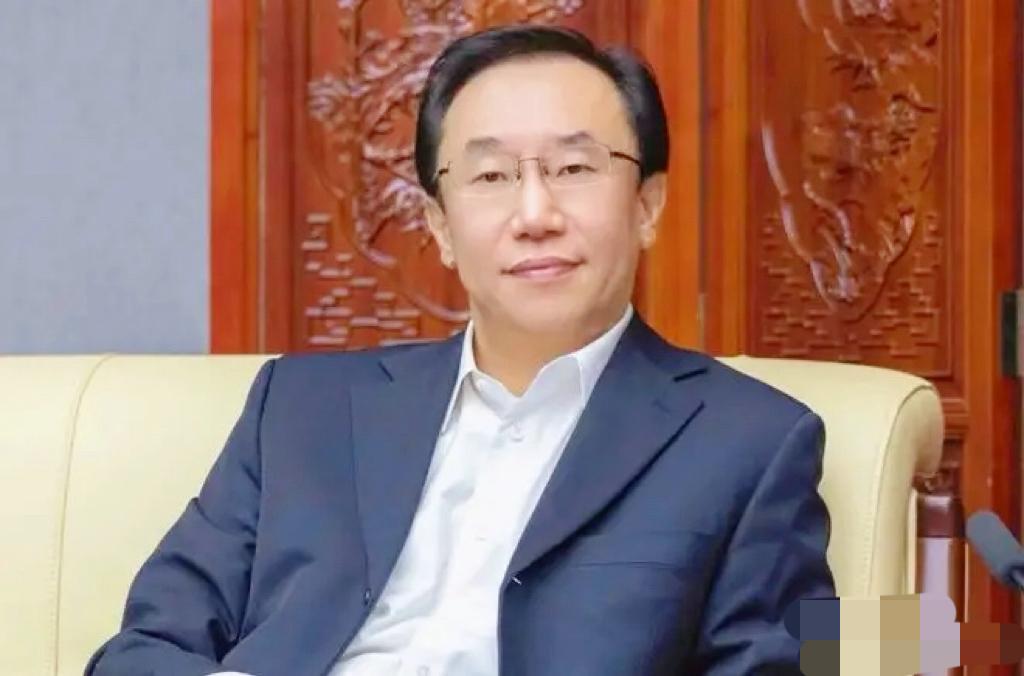 这事儿在京城企业圈里都传遍了，

贺江川这个人，外面的人可能不太了解，但在国资系