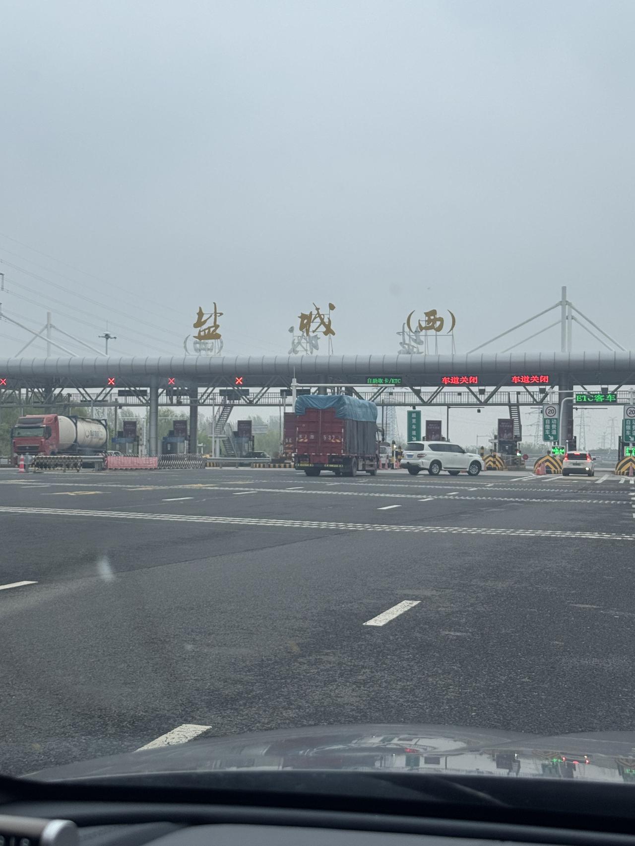 苏北的盐城风景真好，高速路口的入口也多，特别马路也干净非常漂亮，下次还要来