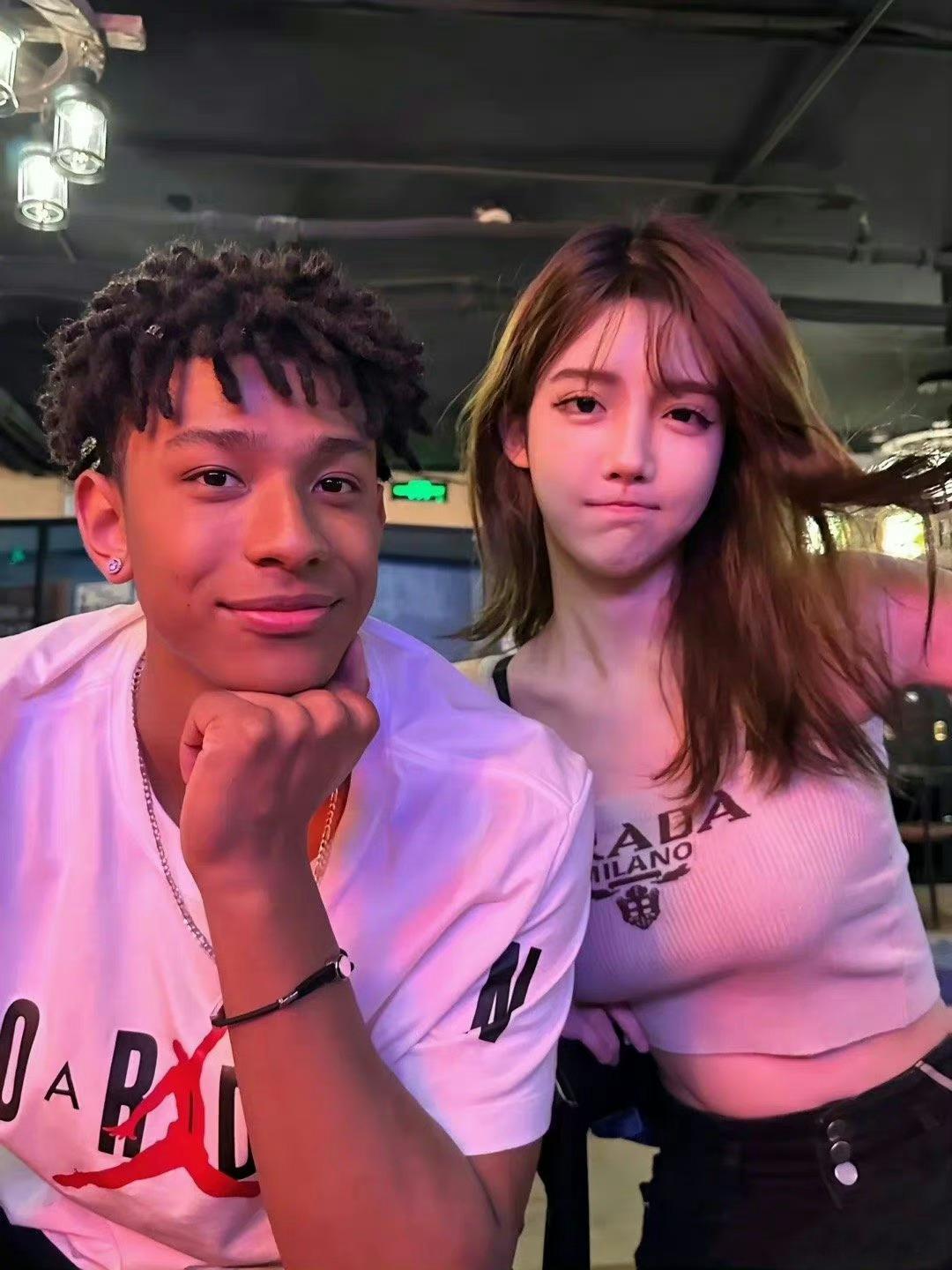 黑一点无所谓，帅就够了 ​​​