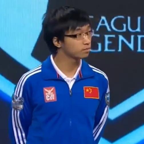 Tabe在世界赛上与Fake交手❌ 2013年全球总决赛（选手）：0胜3负❌ 2