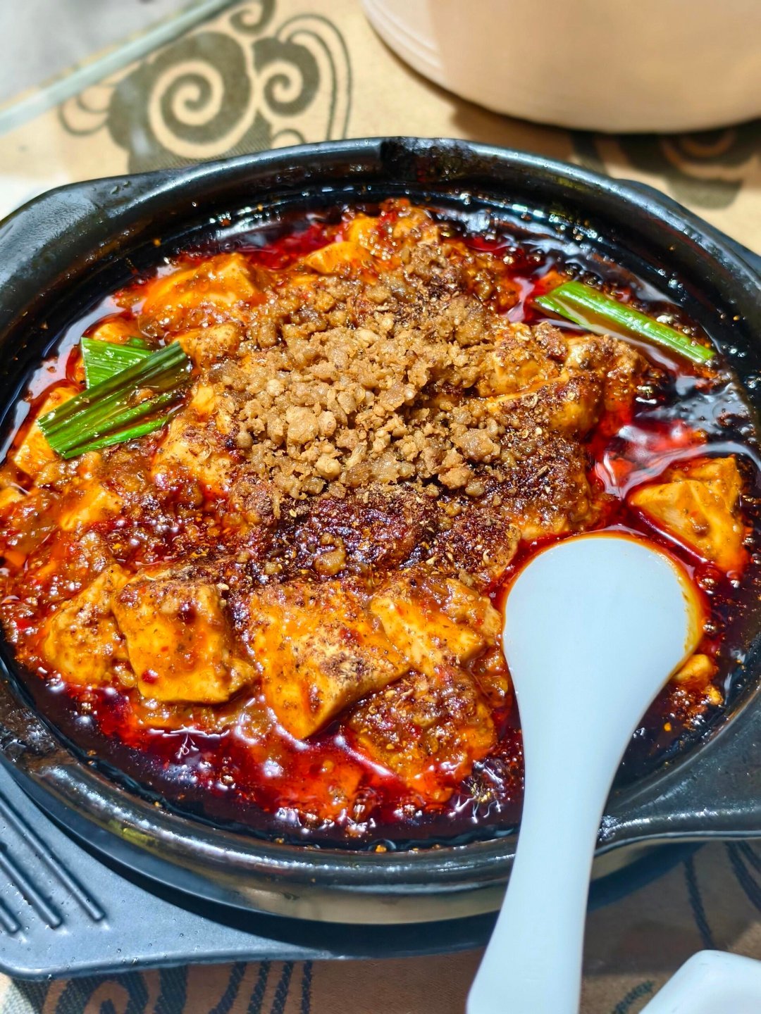 地方美食🍲🌶️ 一口穿越百年！麻婆豆腐的香辣传奇🕰️ 起源故事：小馆逆袭，
