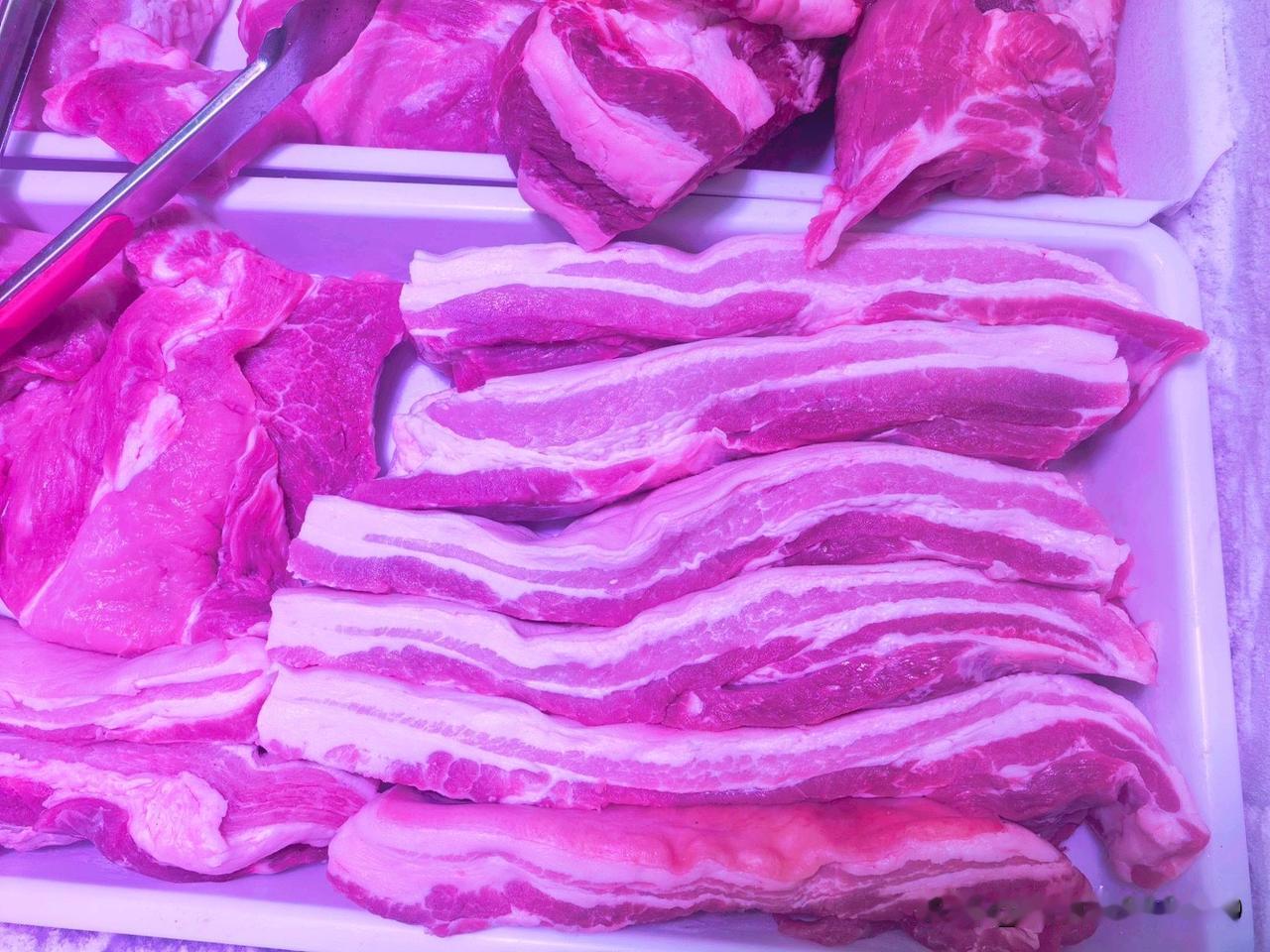 昨天到超市里买五花肉，每斤15.8元，我发现五花肉的价格，是整头猪里面售价最高的