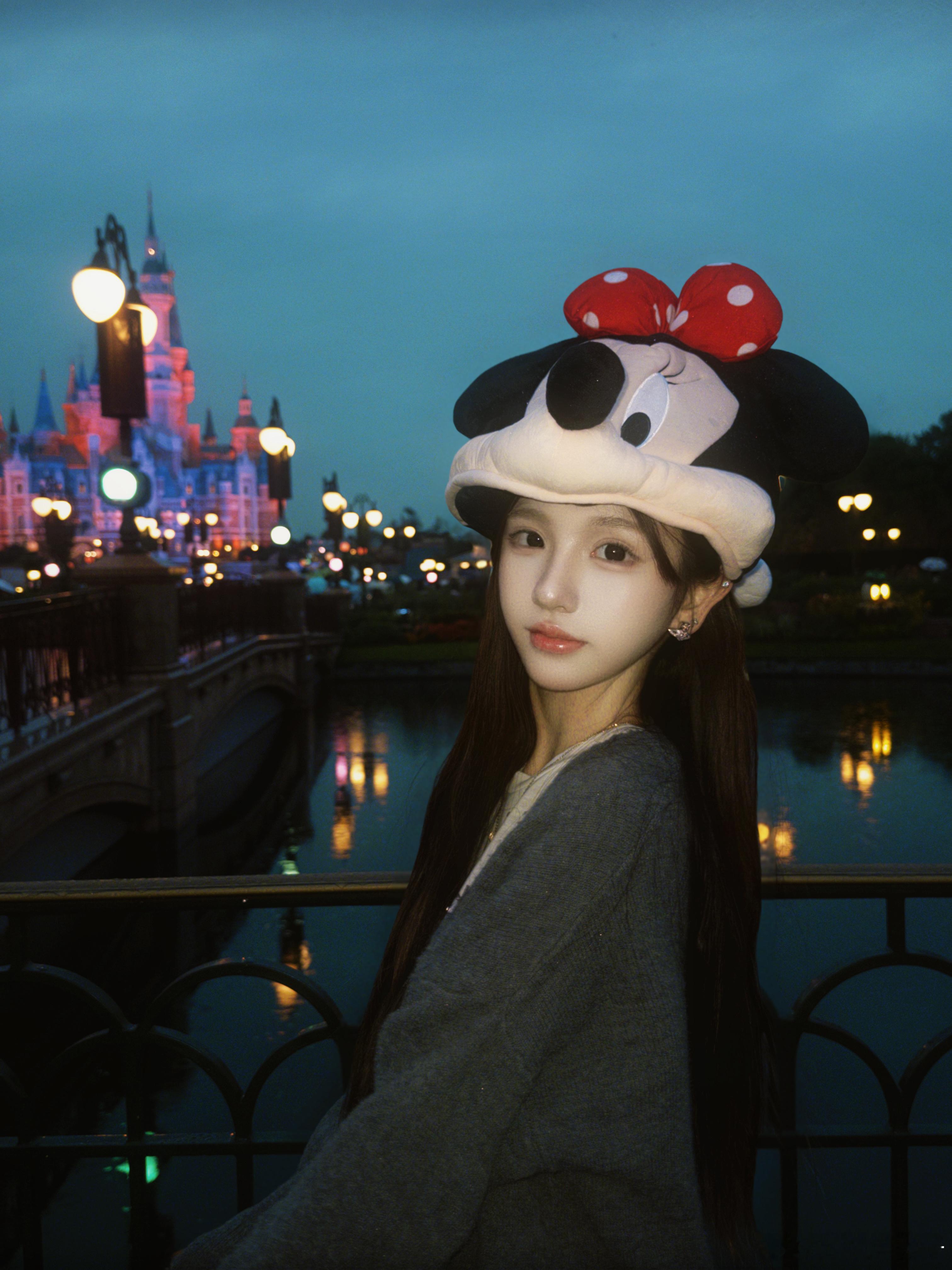 无法离开迪士尼的女人՞⸝⸝o̴̶̷̥᷅   ̫ o̴̶̷᷄⸝⸝՞ ​​​