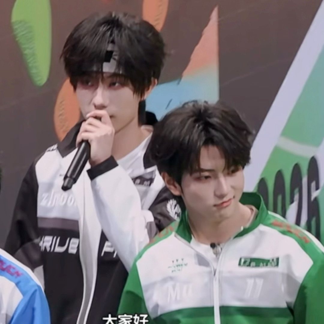 给你们表演一个一秒变脸 
