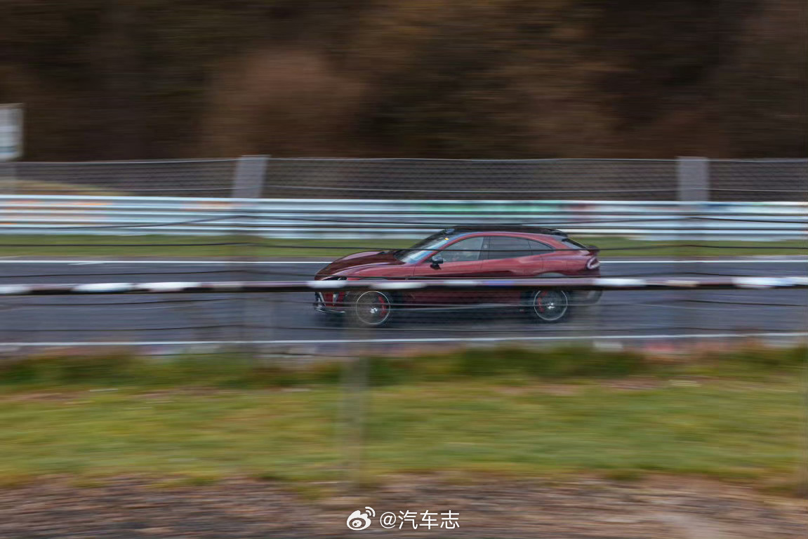 绿色地狱来了一抹红，无伪装YU7 GT现身纽北小米YU7GT新配色现身纽北