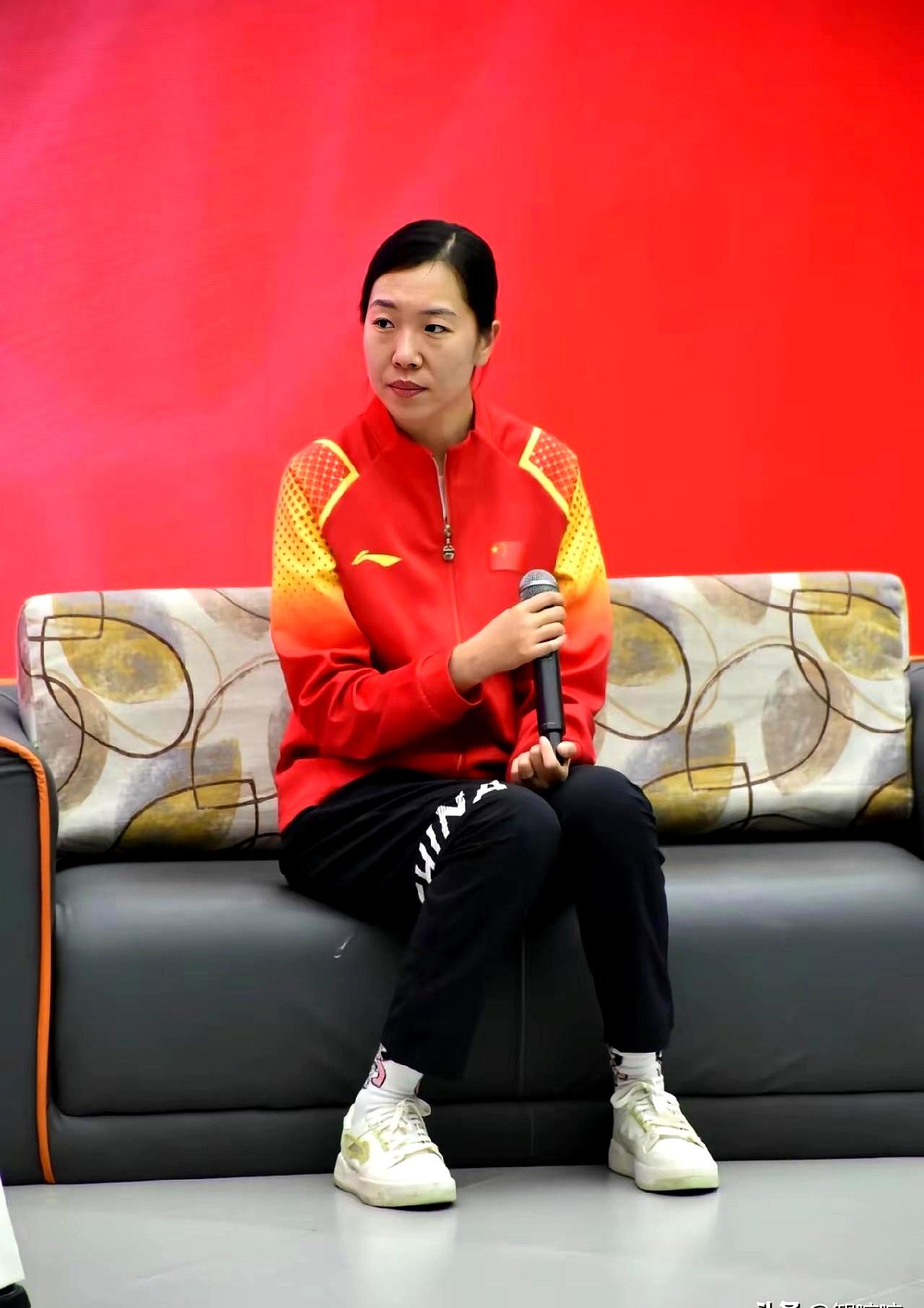 全运会樊振东那场球，李晓霞和高涵搭档解说吵翻了评论区。有人骂高涵只会喊“好球”没