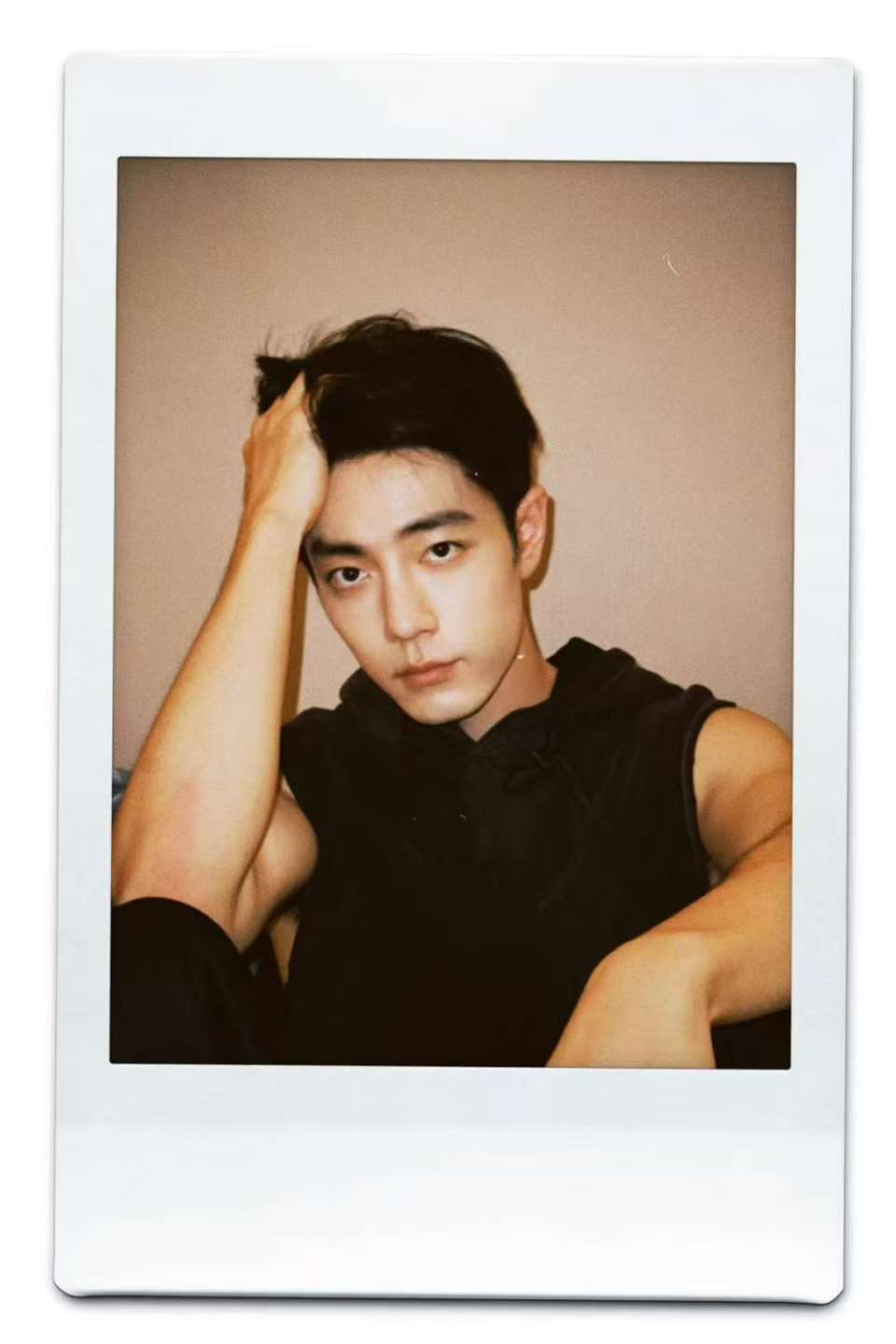 肖战工作室发拍立得原图肖战拍立得营业还有这种好东西，从未见过！ 