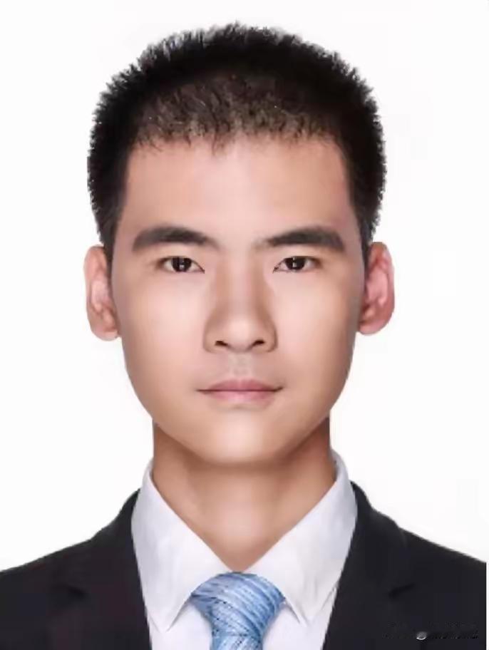 西安交大九零后副教授赖佳伟
赖佳伟，男，1992年出生，西安交通大学物理学院副教