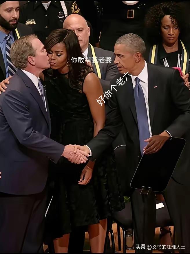 奥巴马：老六，你握我手，啃我老婆，我要宰了你…
老六：送到嘴边的菜，我岂能白白浪