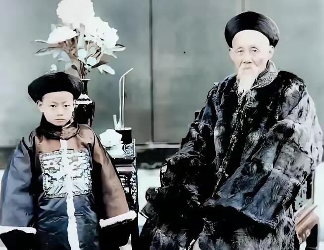 1904年，29岁的李征五被晚清军机大臣王文韶招为女婿。洞房花烛夜，他急不可耐的