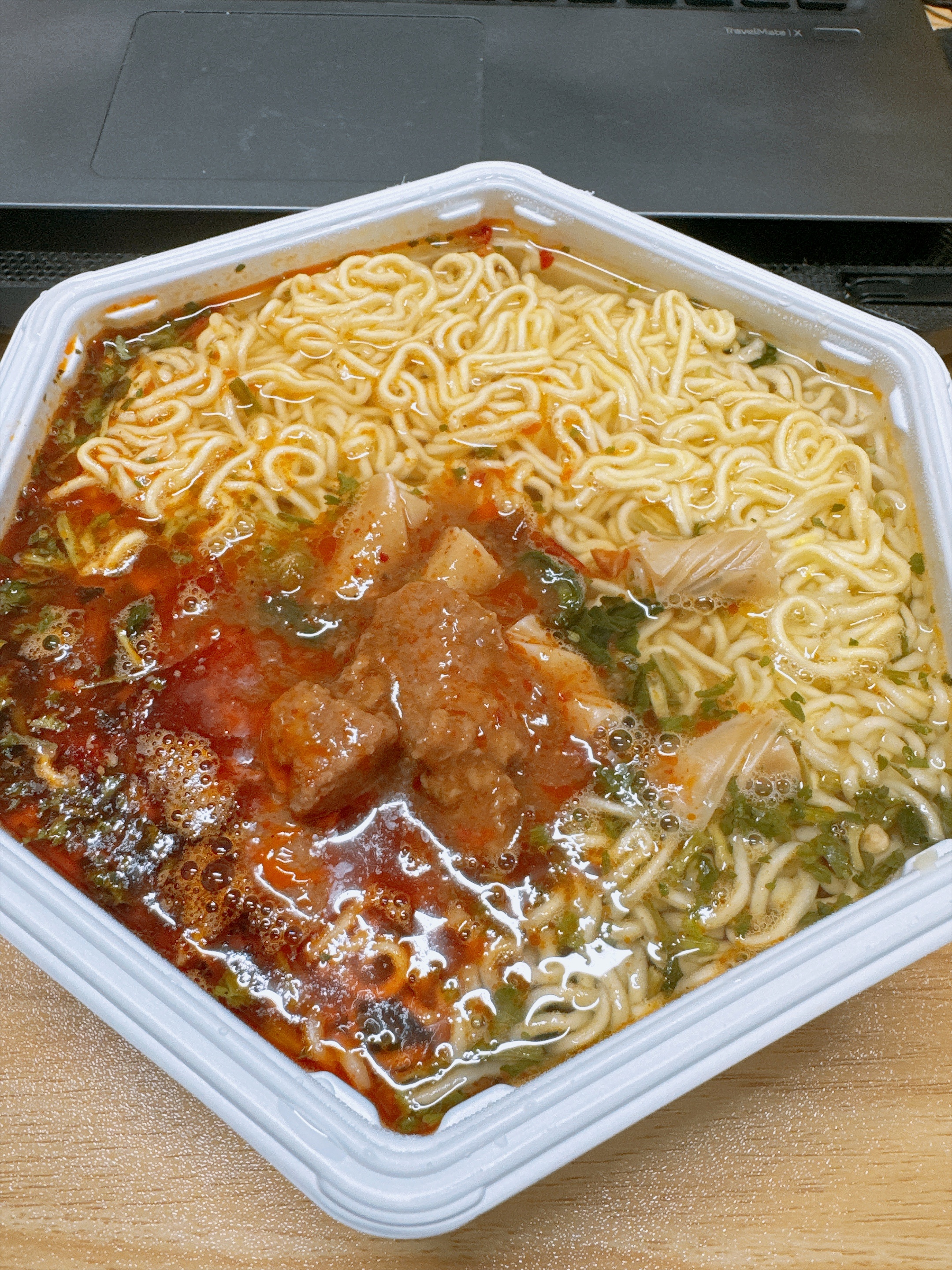 我的早饭。今天晚上会吃很多东西，索性胖罐子胖摔，把平时不吃的都吃了得了
