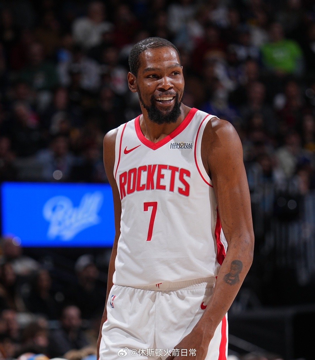 杜兰特：“乔丹每个晚上都让防守他的人感到恐惧，我也想制造那样的防守恐惧！”目前杜