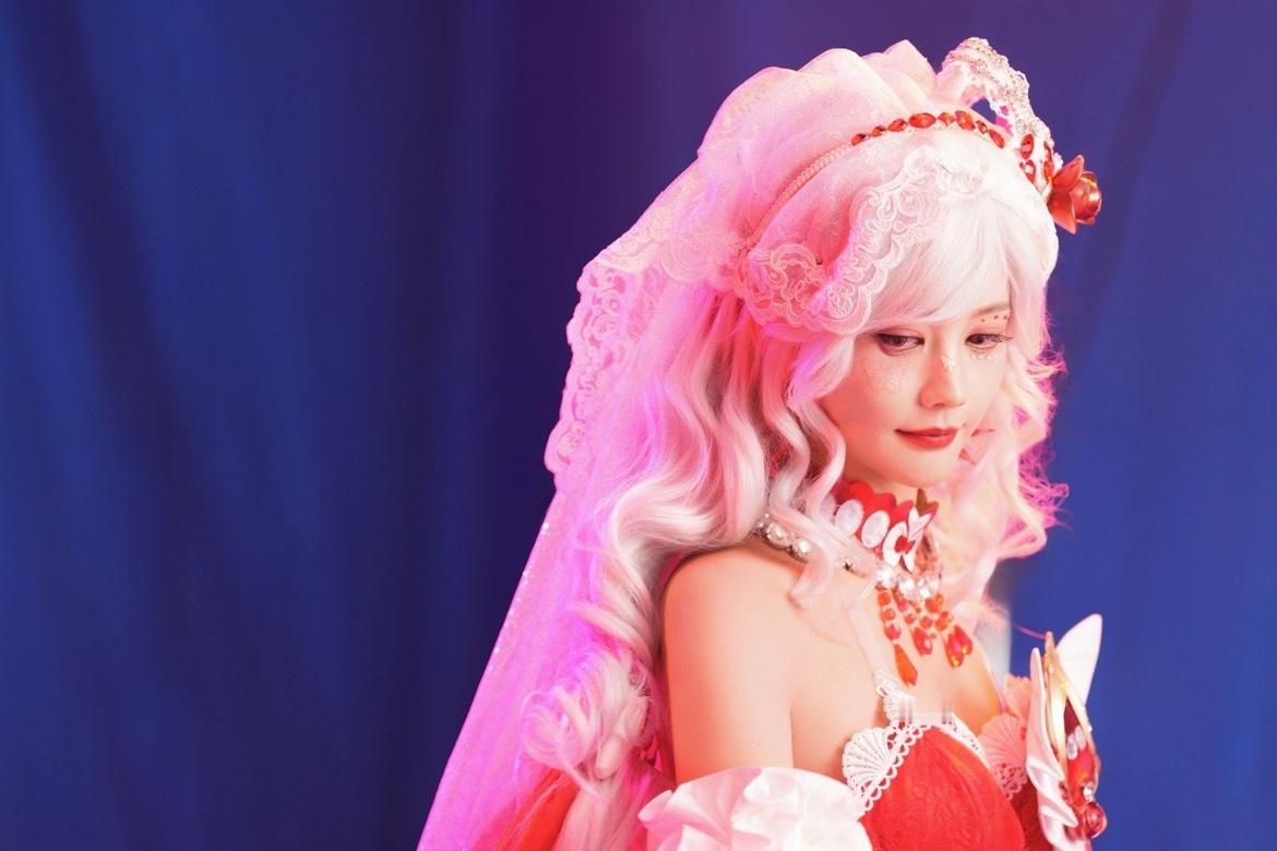 娱乐李一桐权威侧拍李一桐镰刀变装侧拍 权威的脸 