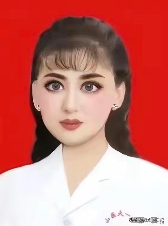 不愧是精神科医生，还没出手就赢了。
这是网友对她的评价，
还真是精神科医生
被传