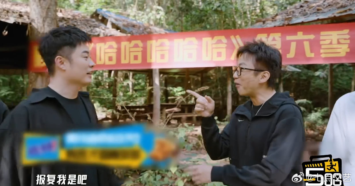 陈赫终于报仇了邓超轻声哼歌扰乱氛围，陈赫抓住机会直接出手扇他脸上让其闭嘴，声称帮