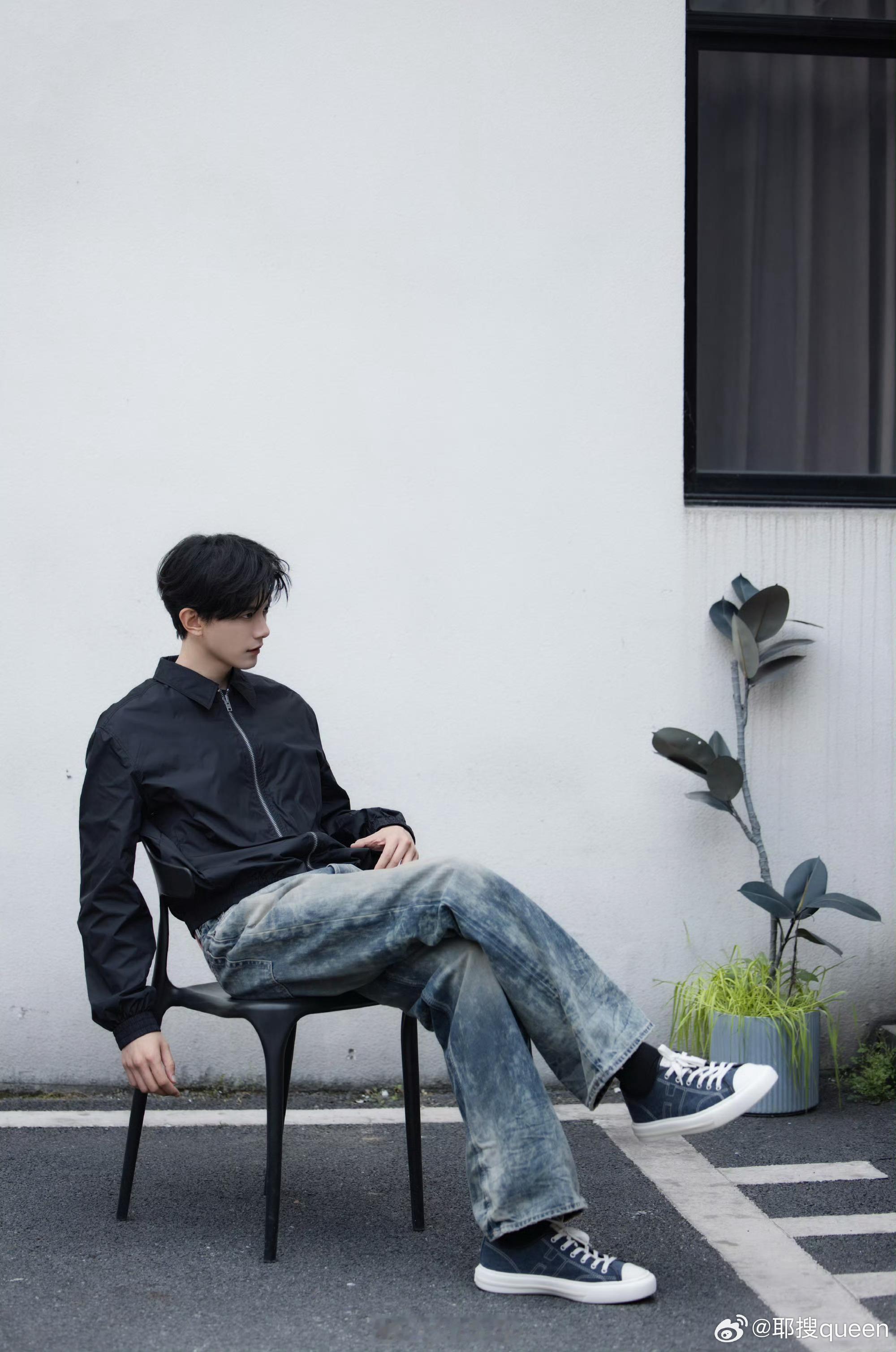 邓凯把孔雪儿的话真当真了当被问到：如果邓凯要组男团出道，他会是团里的什么担当？孔