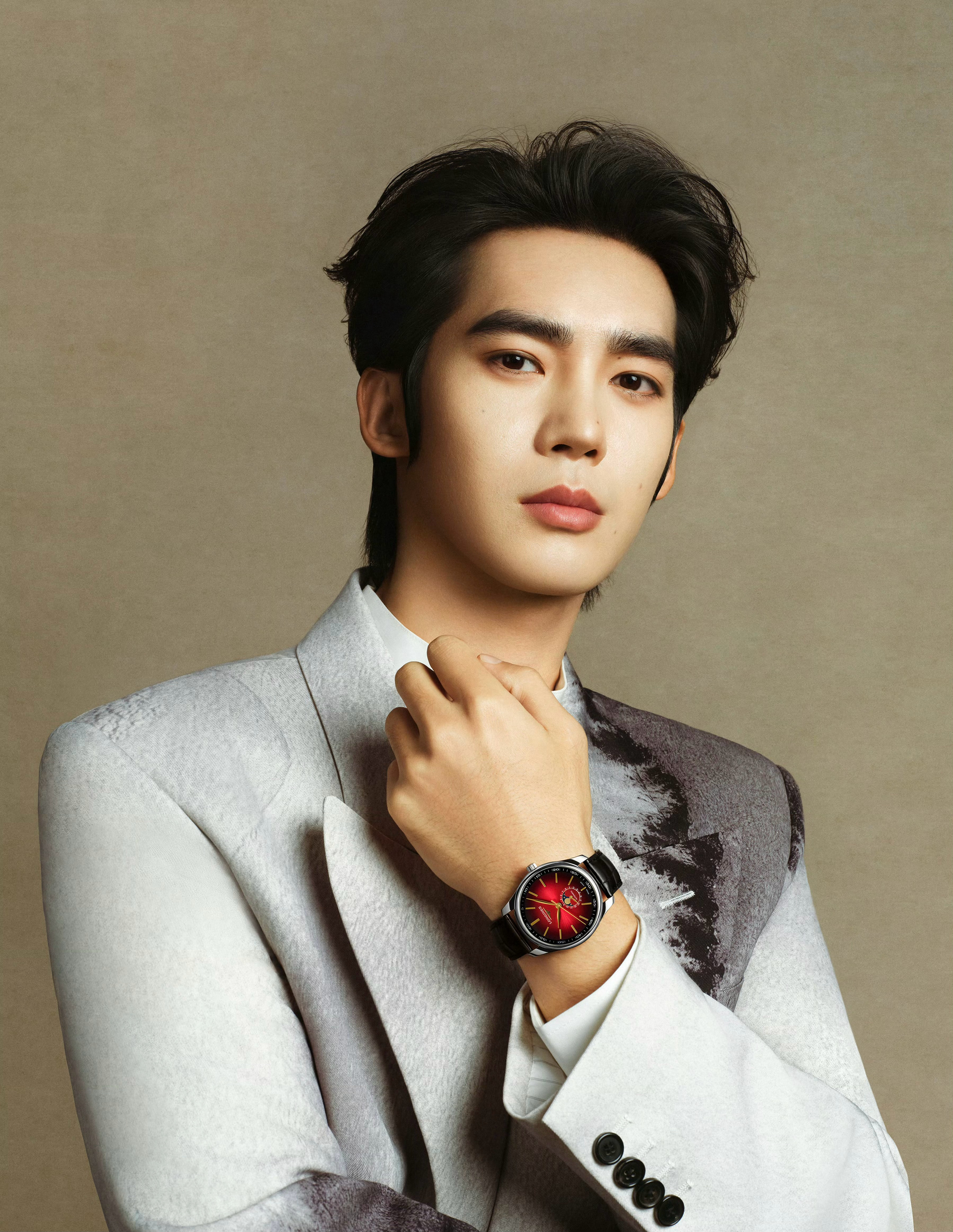 于适 in LONGINES ⌚️ 优雅形象大使正式官宣，东方绅士型男邂逅新奢牌