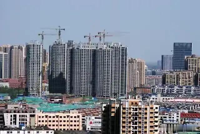 发现有一波没房子的人，还在那积极的看涨房价，为房价上涨呐喊助威。和他们聊天以后，