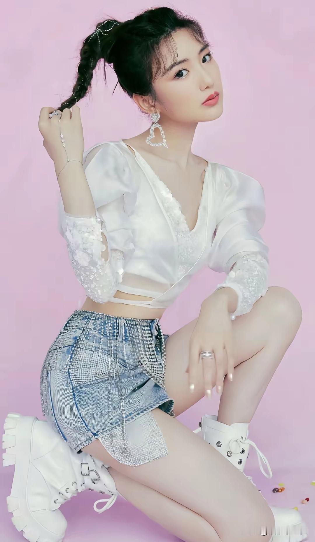 毛晓彤的清纯气质真亮眼，每次看都心旷神怡。