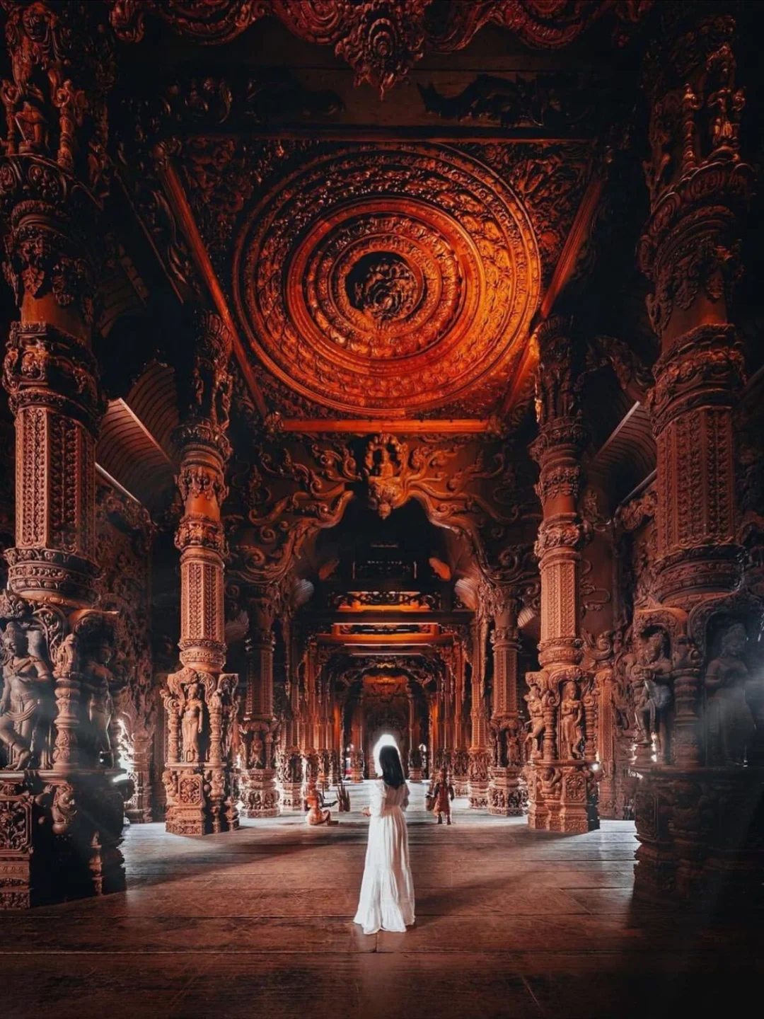 芭提雅🏯感受泰国最大的木结构建筑的魅力！