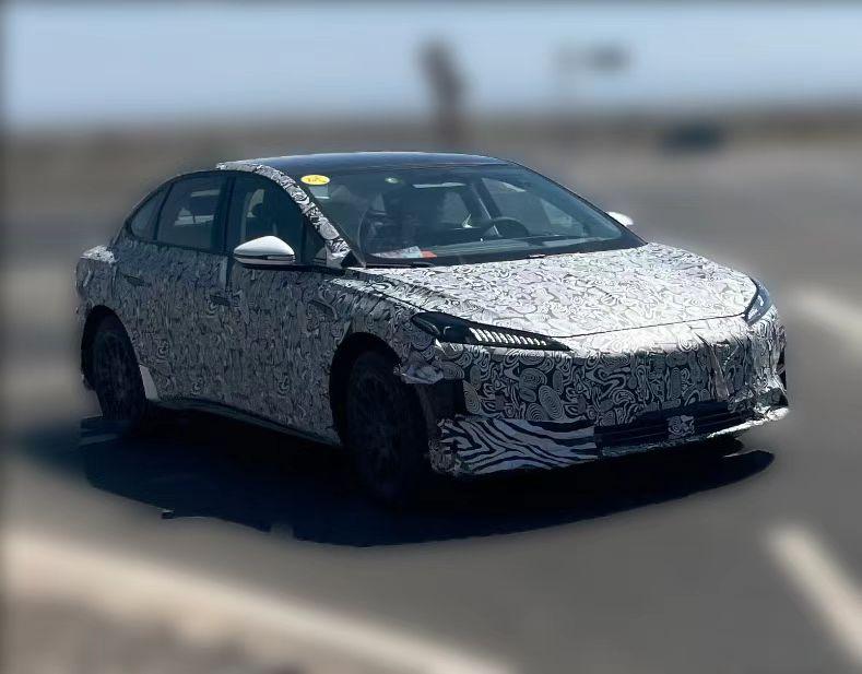 【定位纯电中型轿车 红旗E009量产版谍照】日前，我们从相关渠道获取了一组红旗E