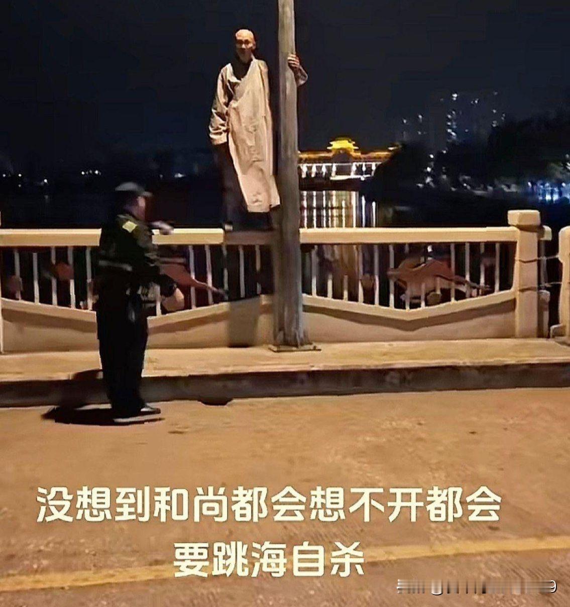 我原以为穿上僧袍，就能“四大皆空”；剃掉头发就能看淡人间烦恼。现实却是: 袈裟也