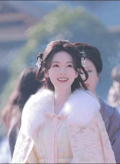 陈瑶给粉丝买早餐一直觉得咱们瑶妹颜值戏路根本不受局限，可甜可清冷。聊95花的时候