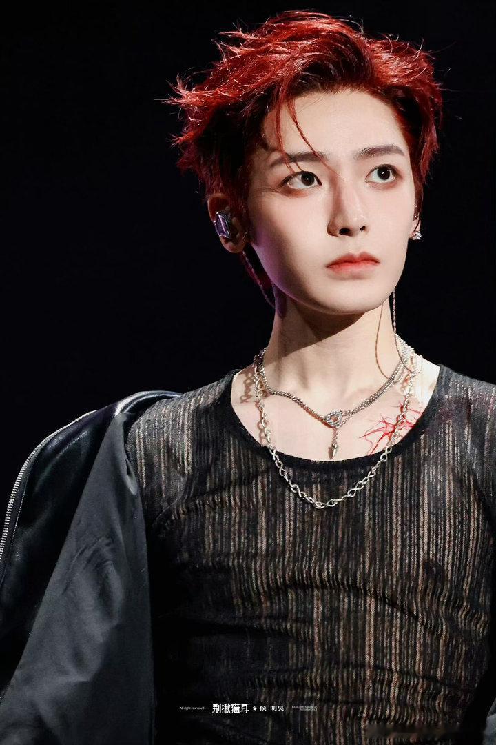 侯明昊疑似被激光笔照射律师谈侯明昊疑被激光笔照射 即便当下没有明显痛感，依旧放心