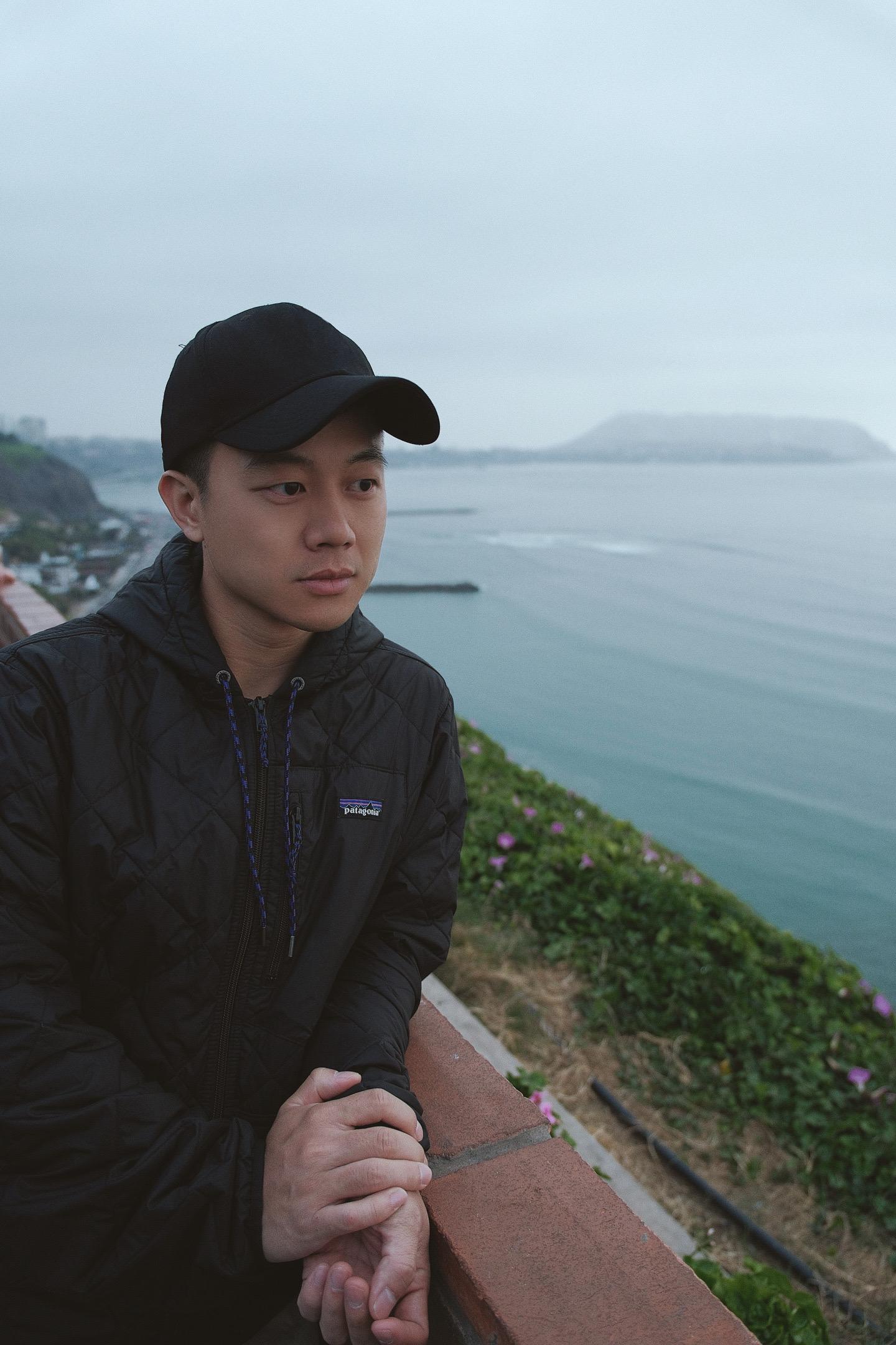 一直游到海水变蓝