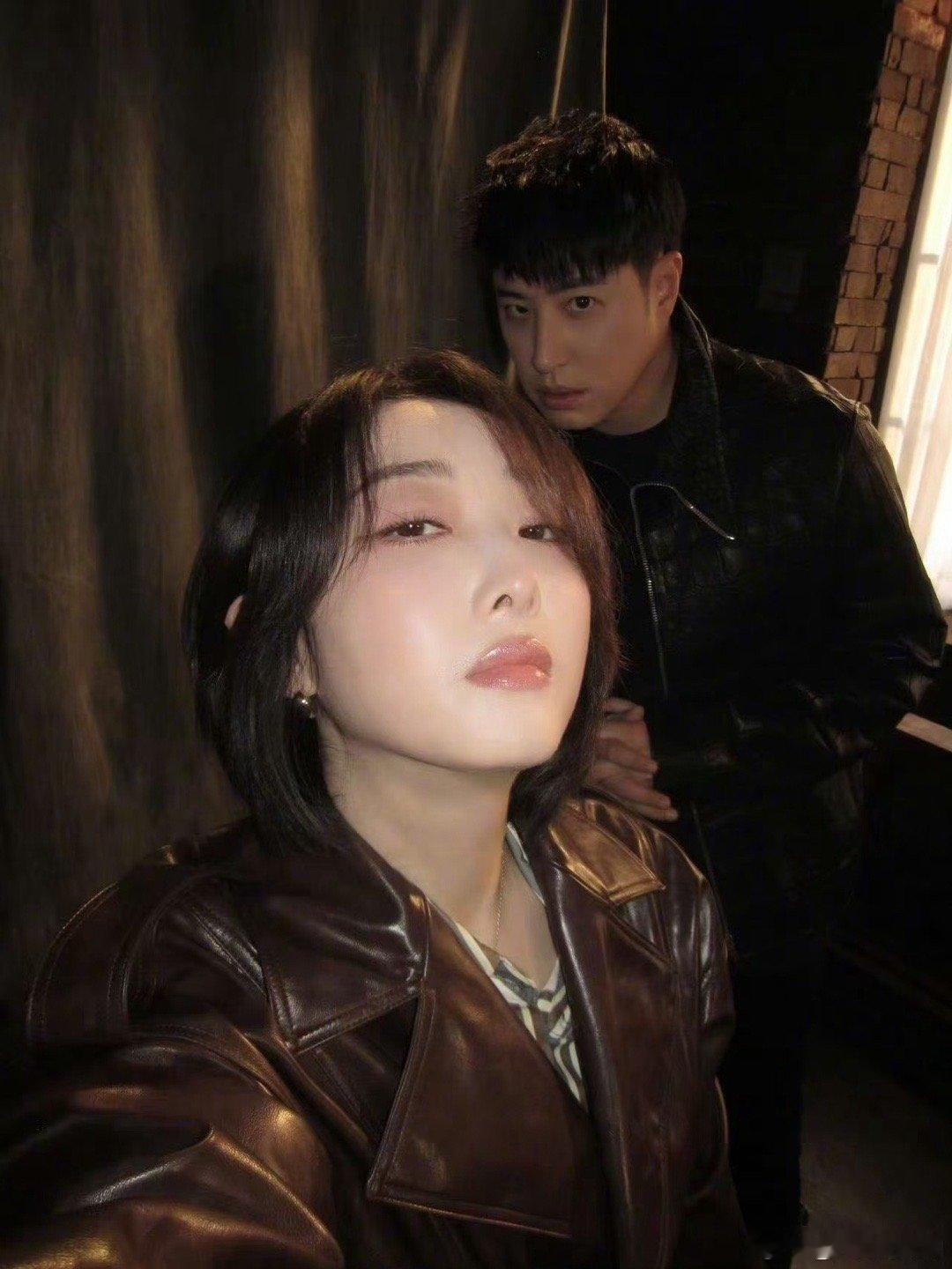 潘玮柏蒋梦婕 秀完你的秀我的 合照里俩人脸型也太优越！潘玮柏下颌线锋利超加分，蒋