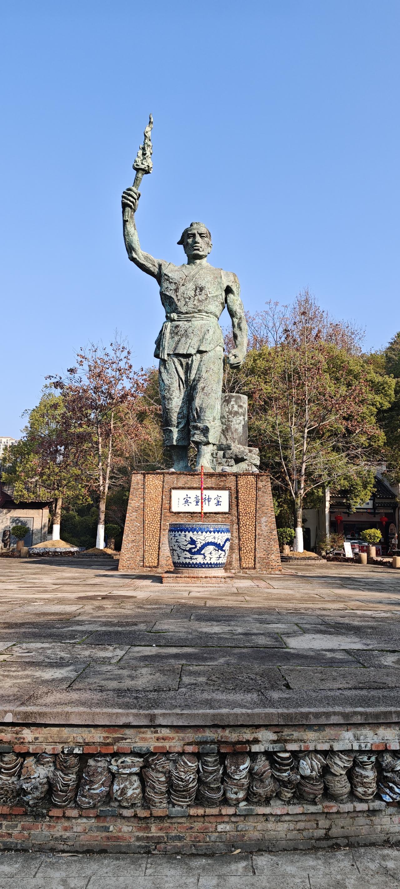 景德镇陶瓷甲天下，景德镇城建是末流。让人大失所望的景德镇？

景德镇，从未去查阅