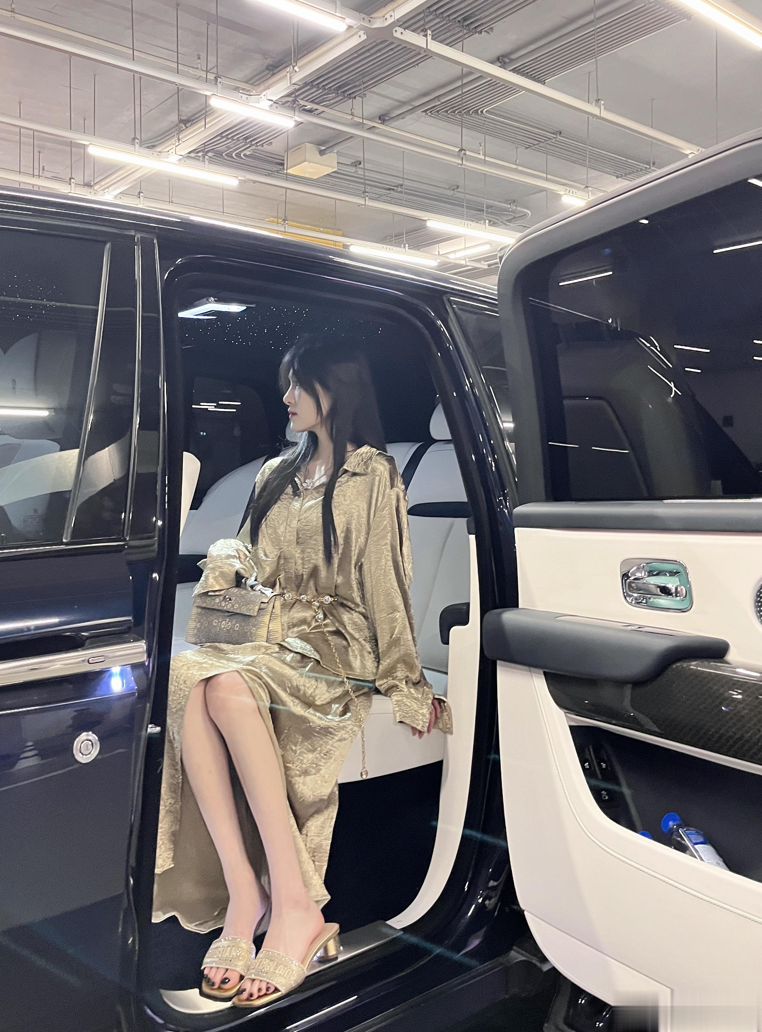 如果买花是一时兴起 那么养花才是责任与爱🖤 ​​​