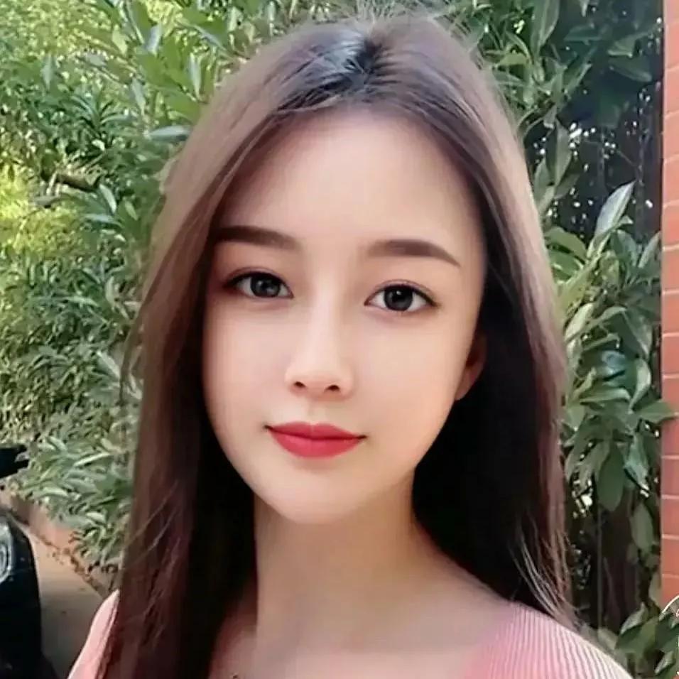 阳光下的清新女孩，微笑如花少女感笑容 少女感微笑女孩 自然清新美少女 少女的笑容