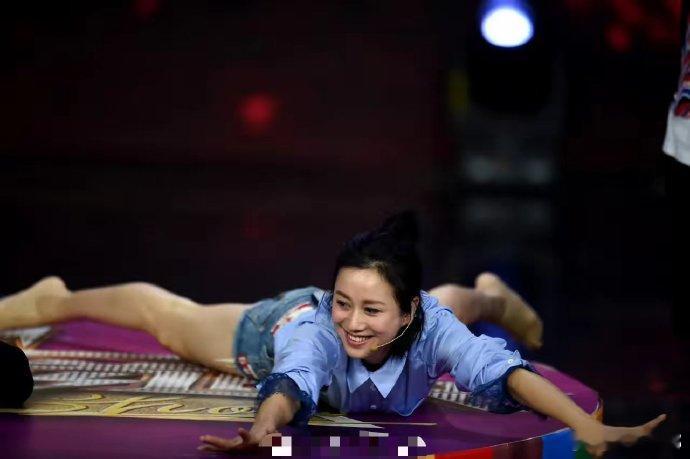 离婚复出的女星有多拼，为了赚钱真是豁出去了，曾经的一线喜剧女星，不输如今的马丽！