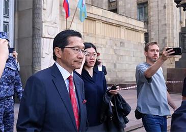 俄日剑拔弩张，俄罗斯召见日本大使给下马威

就在日前，普京首次以总统身份视察南千