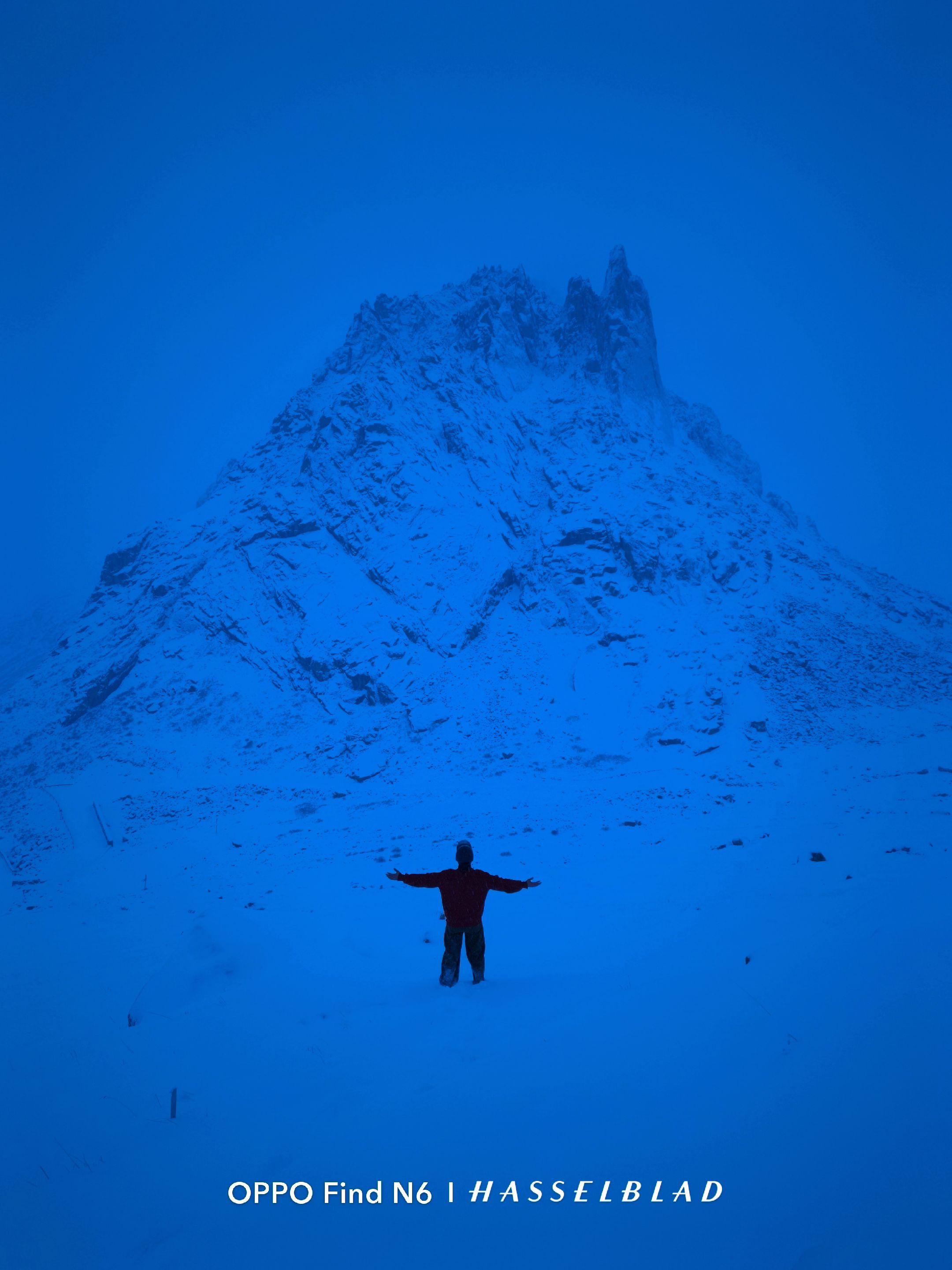 该怎么形容这种感觉呢。“莲宝叶则” 这里有着奇特的山峰与怪异的石头 所...