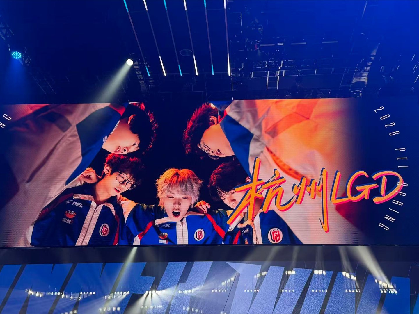 火热状态不间断！LGD手感滚烫、配合拉满，稳健吃鸡取得胜利LGD延续火热状态吃鸡