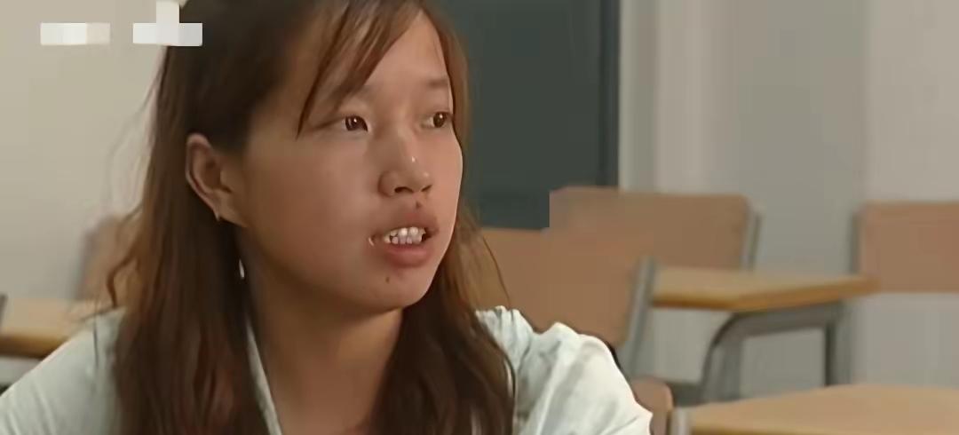 2004年，湖南邵阳一个叫罗彩霞的农村女孩高考考了514分，离本科线差17分。她