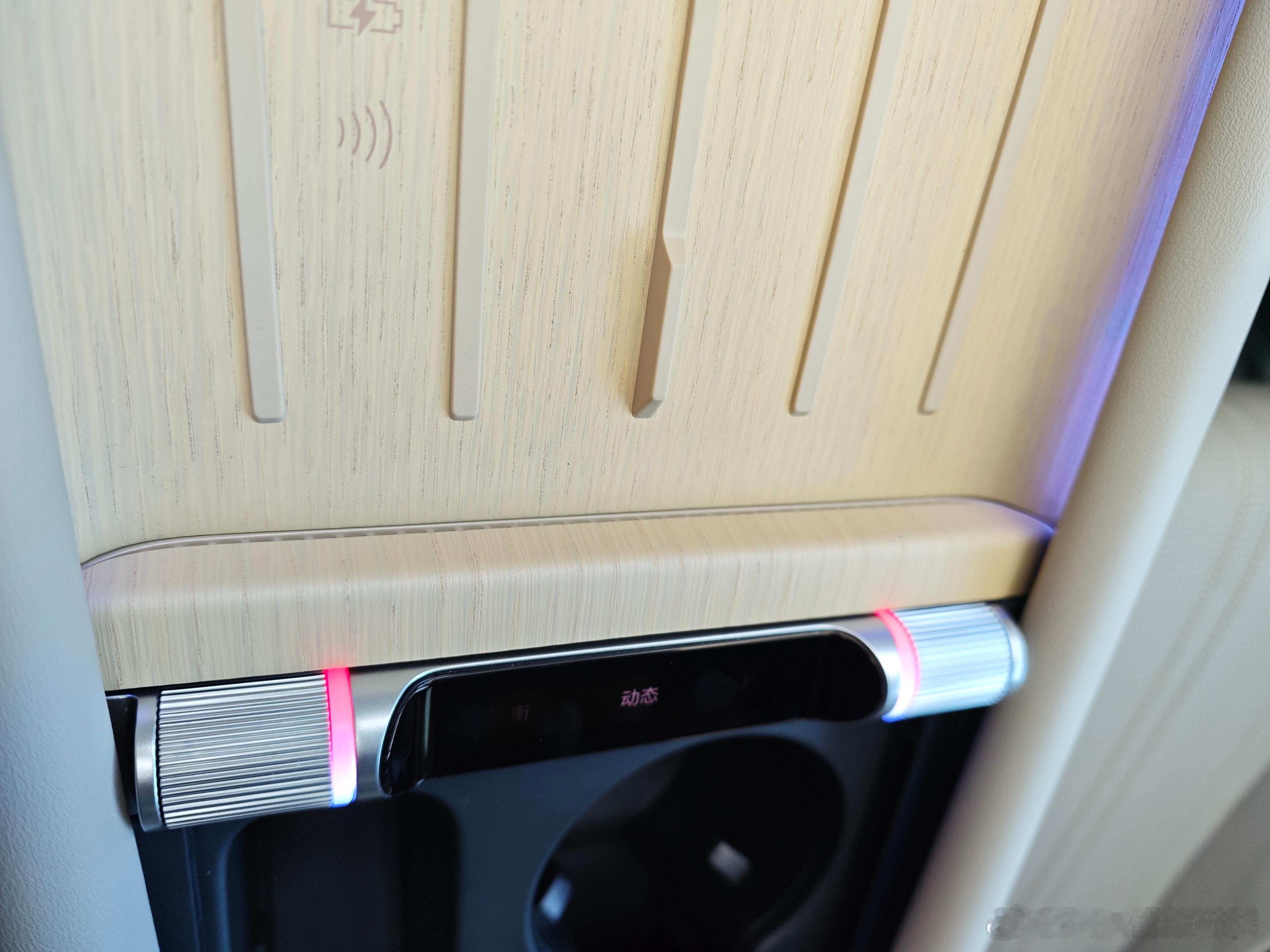 分享一个优秀案例: AUDI E5 Sportback Console设计1.整