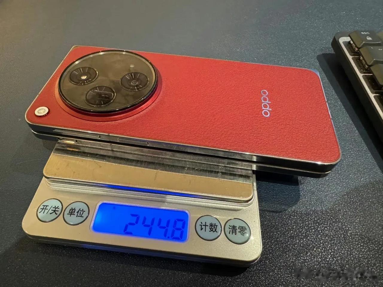 #oppo find n3# 发布会还开不开？？？机身重量和厚度都被来总曝光了：