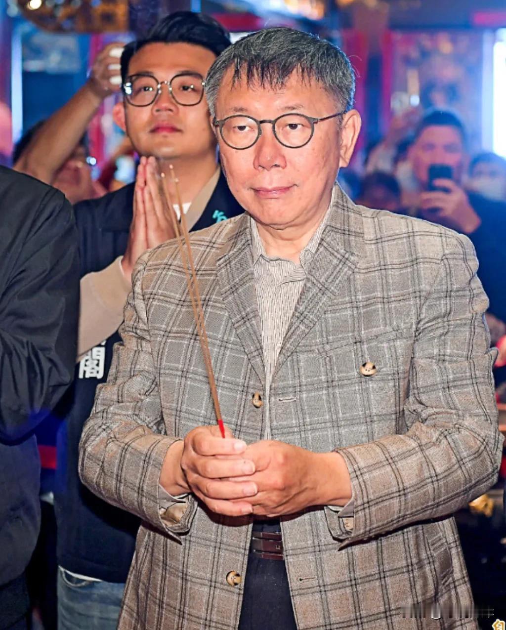 与蓝绿两党不同，民众党虽然对年轻人有优势，但不获老年人对青睐。原因是民众党缺乏地