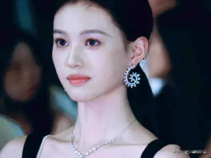 沈羽洁，这颜值，身高 ，科班出身，前途无量。好大气的美，第一眼是惊艳到了。当时白