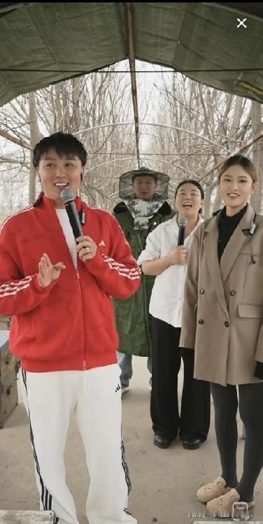 小乡村的故事！
    郭老大 今天上午和下午他简直就像换了，一个人一样 上午郭