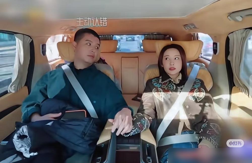 就因为一个蘸料碗，马頔当场甩手，冲李纯摔车门走人。
你以为这是第一次？错。马頔