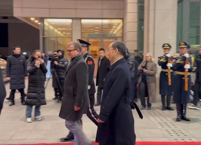 芬兰这波访华或许不简单！1月25日凌晨，芬兰总理奥尔波抵达北京，而他的访华行程很