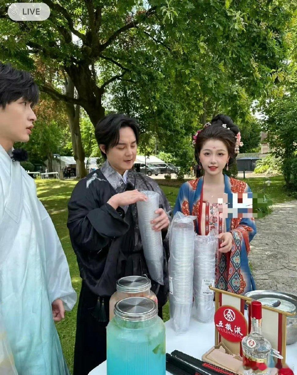 虞书欣这种胖胖的就适合唐装 ​​​