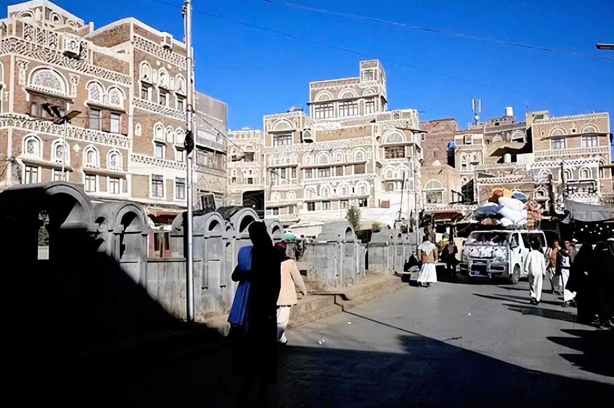 中东局势又出大岔子！也门这边刚闹完武装对峙，阿联酋突然扔出重磅消息，要把在也门的